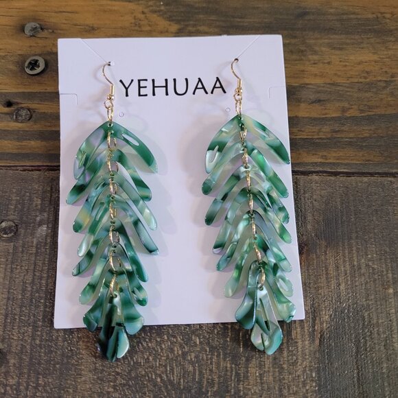 Jewelry - Leaf Green Fish Bone Earrings